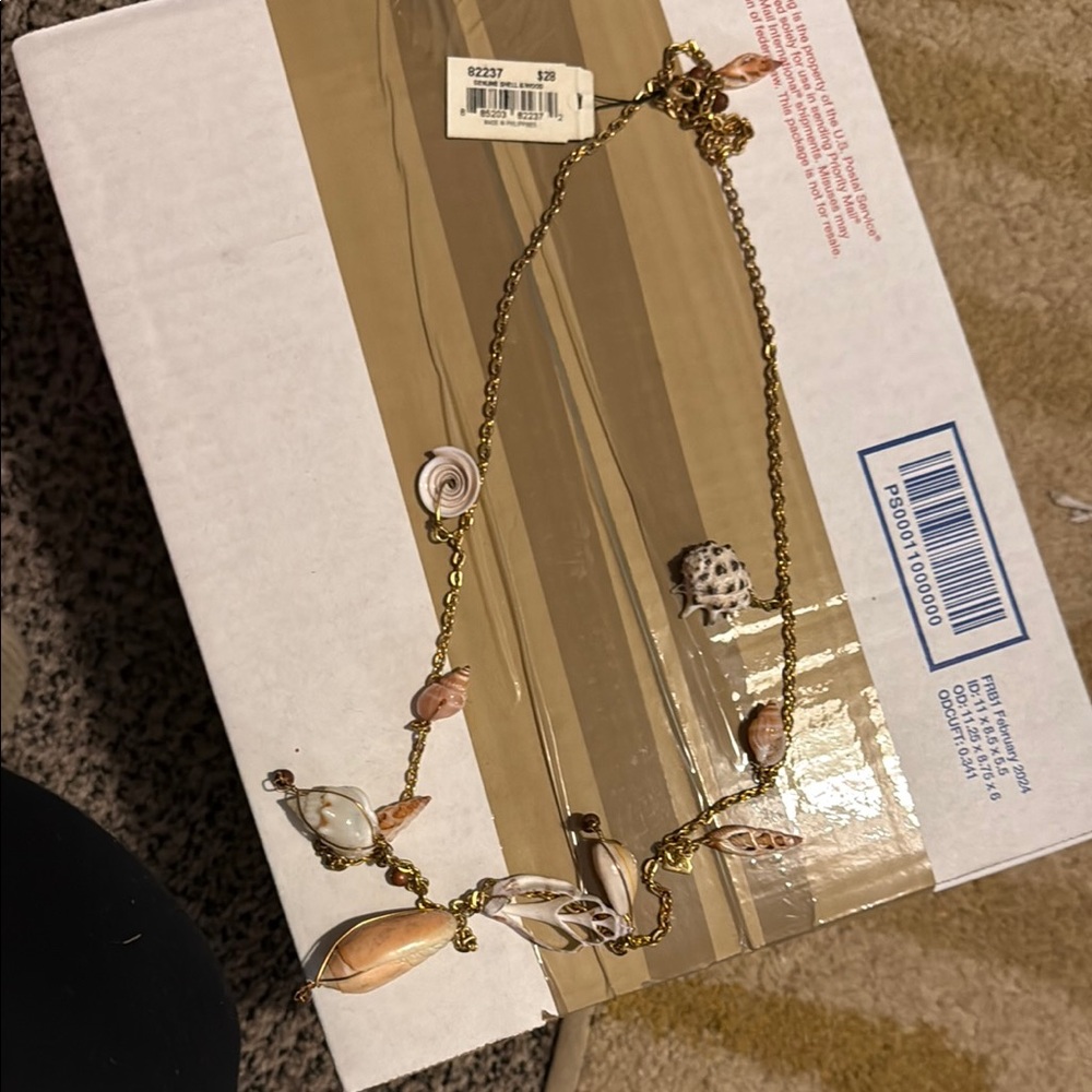 Elegant Gold and Pink Shell Necklace